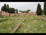 06110 ostia - regio iv - via di cartilio poplicola - blick ri porta marina - im vordergrund santuario della bona dea.jpg